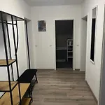 Hoelderlin Apartament *